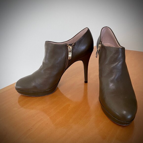 Vince Camuto "Elvin" Leather Platform Booties in Olive Drab Nappa, 6.5M - Picture 2 of 15